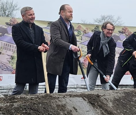 bürgermeister mike rexforth, bernd mey, projektleiter viktor gatys